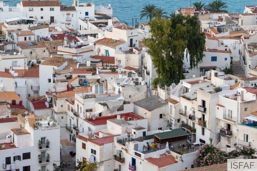 Cómo viajar a Ibiza en grupo