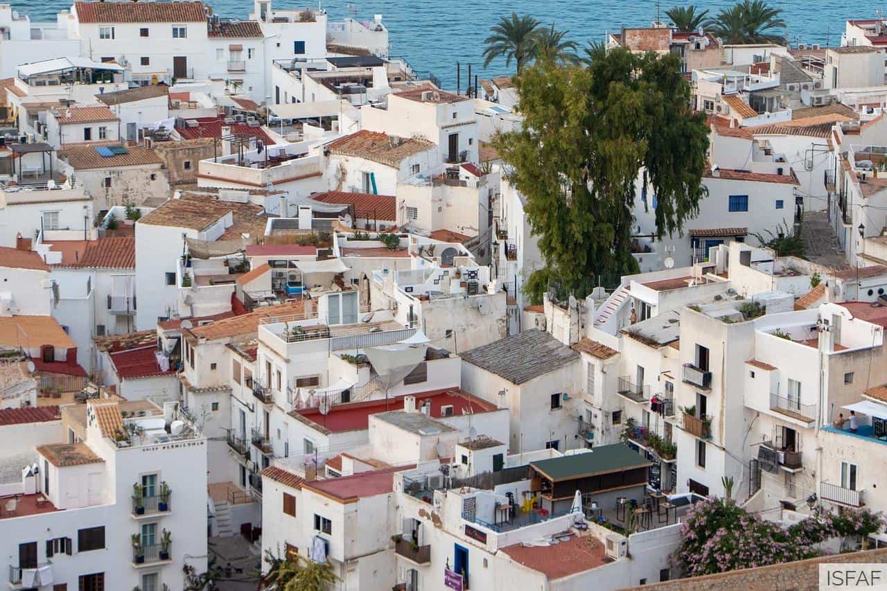 Cómo viajar a Ibiza en grupo